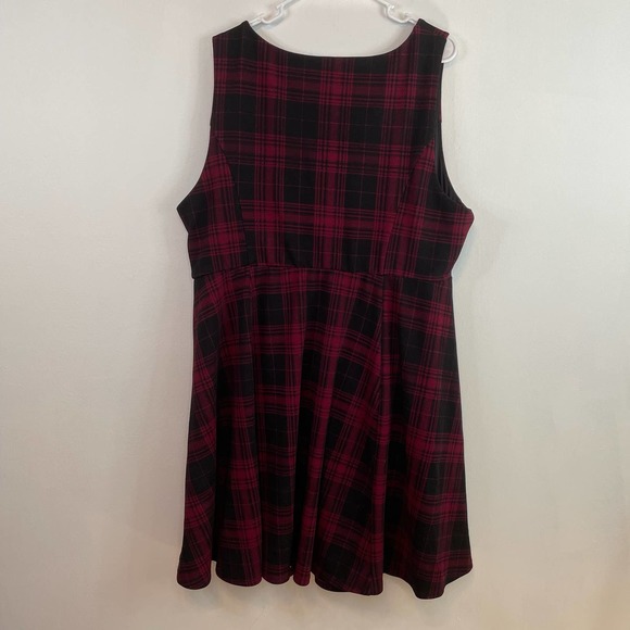 Plaid Textured Skater Dress - Picture 2 of 4